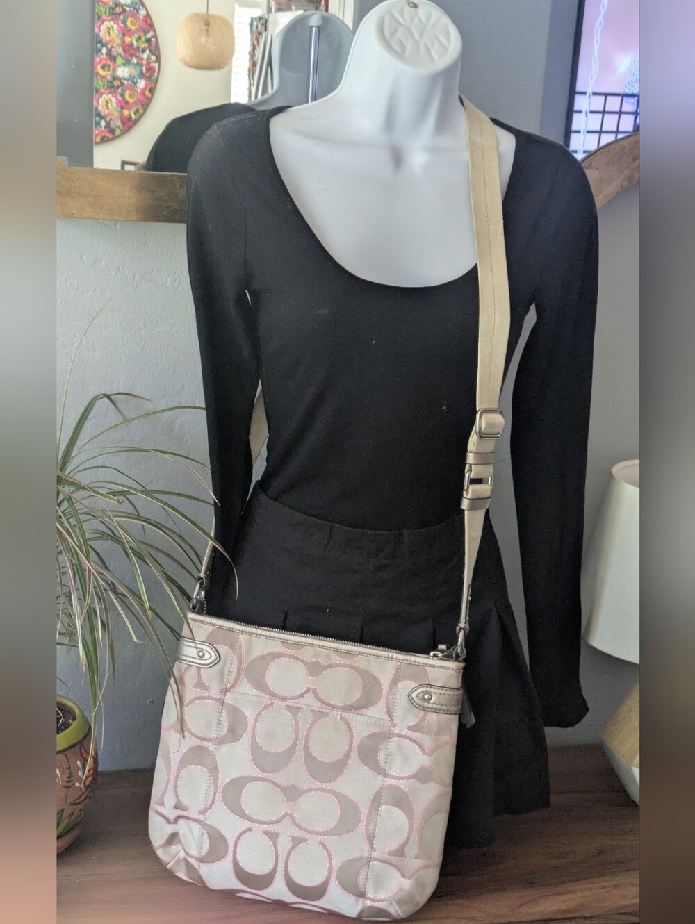 Coach Signature Canvas Shoulder /Crossbody Bag. - Picture 2 of 16